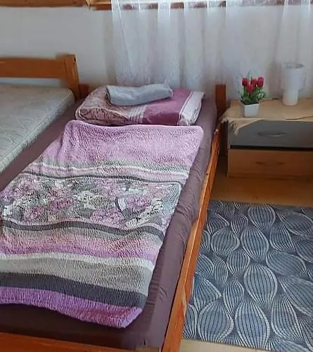 Badacsonyi Pihenes Privat Berlemeny בדקסוניטומאי